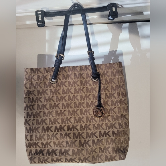 Michael Kors Handbags - MK signature tote